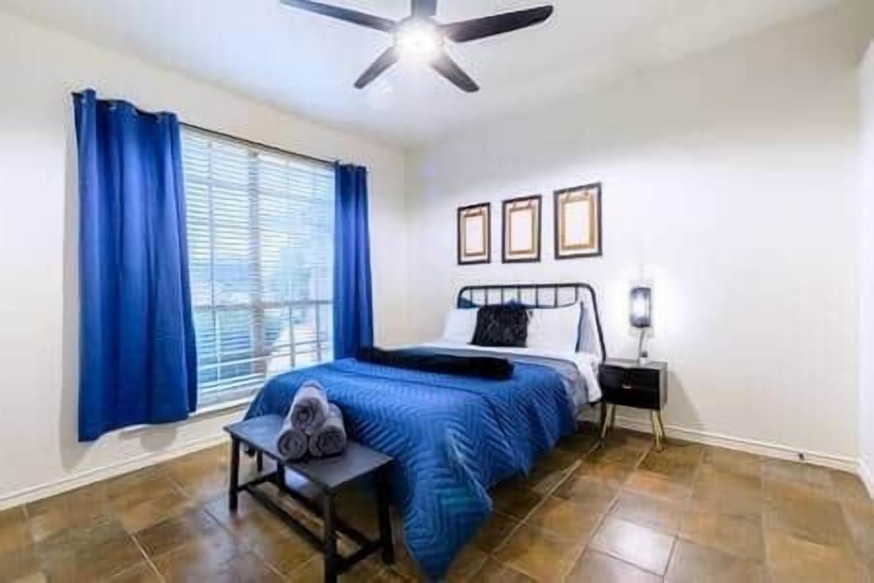 4 bedrooms, iron/ironing board, WiFi, bed sheets