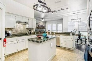 Fridge, microwave, oven, stovetop - Indulge in comfort with unexpected conveniences (Mesquite)