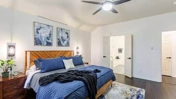 4 bedrooms, iron/ironing board, WiFi, bed sheets