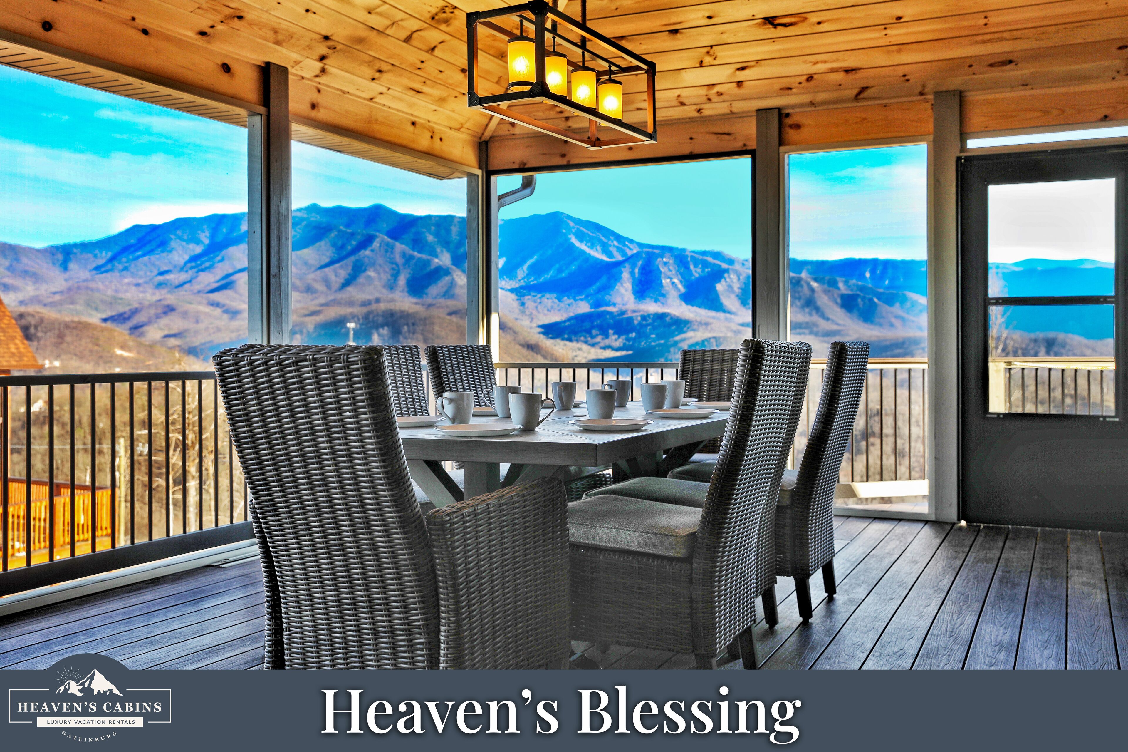 EXTRAORDINARY Luxury View Cabin! Game Room! Theater! Porch w/ Fireplace! Hot tub