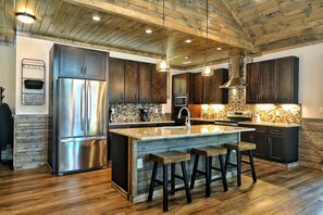 Fridge, microwave, dishwasher, coffee/tea maker - DOWNTOWN Cabin on Creek! 1/4 mile to Strip, 3 Decks, Fire Pits, Hot Tub, Gaming! (Gatlinburg)