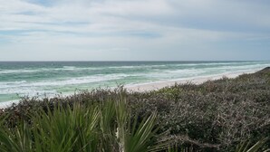 A coastal landscape with a beach and ocean. - Romantic getaway Luxe 30A Beach, 2 Free Bikes right between Alys Beach &Rosemary (Panama City Beach)