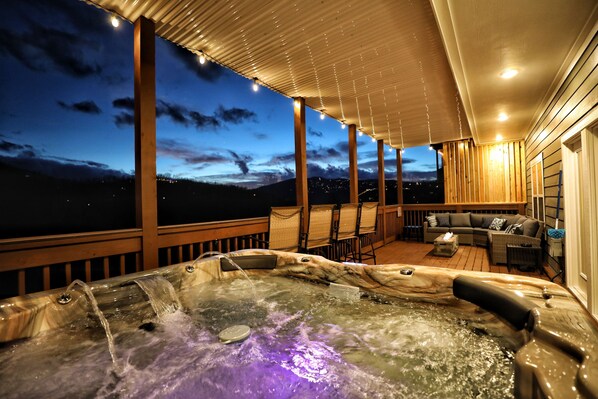 Outdoor spa tub