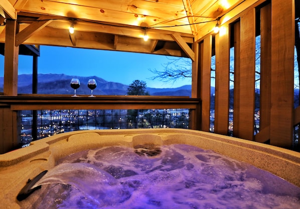 Tina de hidromasaje al aire libre