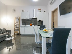 Fridge, microwave, oven, stovetop - Apartment Toni - Two Bedroom Apartment with Terrace and Shared Swimming Pool (Nin)