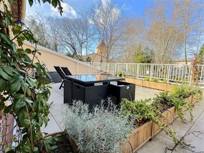 Studio – panorama, eget bad, hageutsikt (Domaine Rombeau) | Terrasse/patio