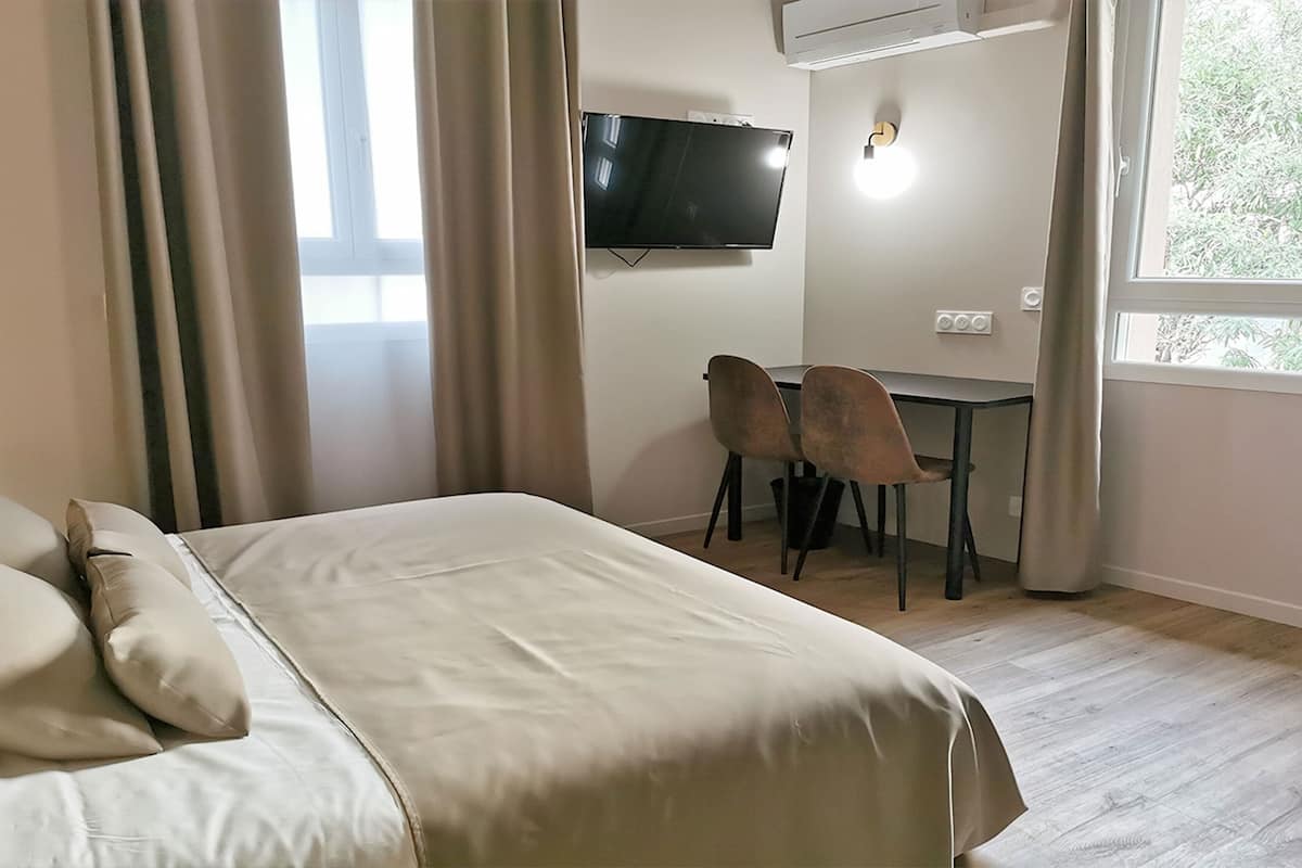 Suite, Hot Tub, Canal View (Banyuls) | 1 bedroom, premium bedding, memory foam beds, minibar