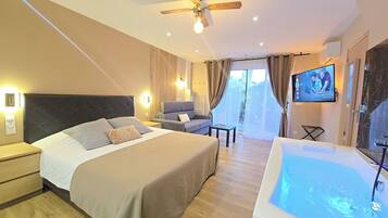 Romantic Studio, Accessible, Ensuite (Les Dragons Catalans) | 1 bedroom, premium bedding, memory-foam beds, minibar