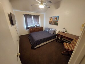 2 bedrooms, desk, iron/ironing board, free WiFi