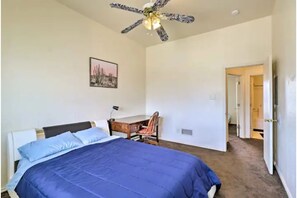 2 bedrooms, desk, iron/ironing board, free WiFi