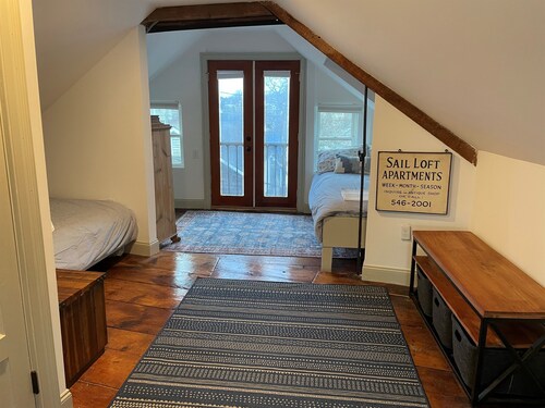 The Crow’s Nest – Loft with Stunning Ocean Views!