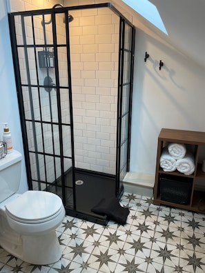 Shower, hair dryer, towels - Romantic Rockport Retreat with Scenic Coastal Views at The Crows Nest (Rockport)