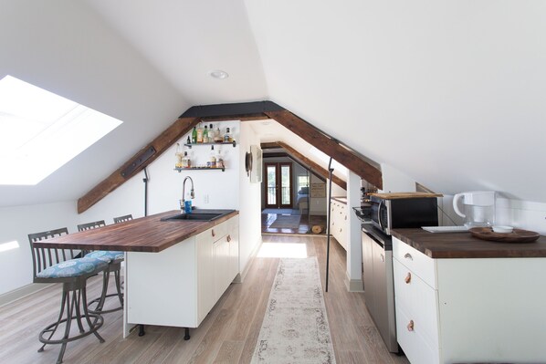 Microwave, coffee/tea maker, toaster, cookware/dishes/utensils