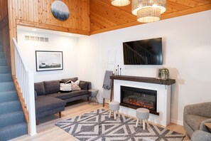 Smart TV, fireplace, ping pong