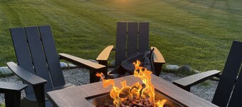 Pure Pentwater Cottage: lake-front; fully updated; sleeps 8.