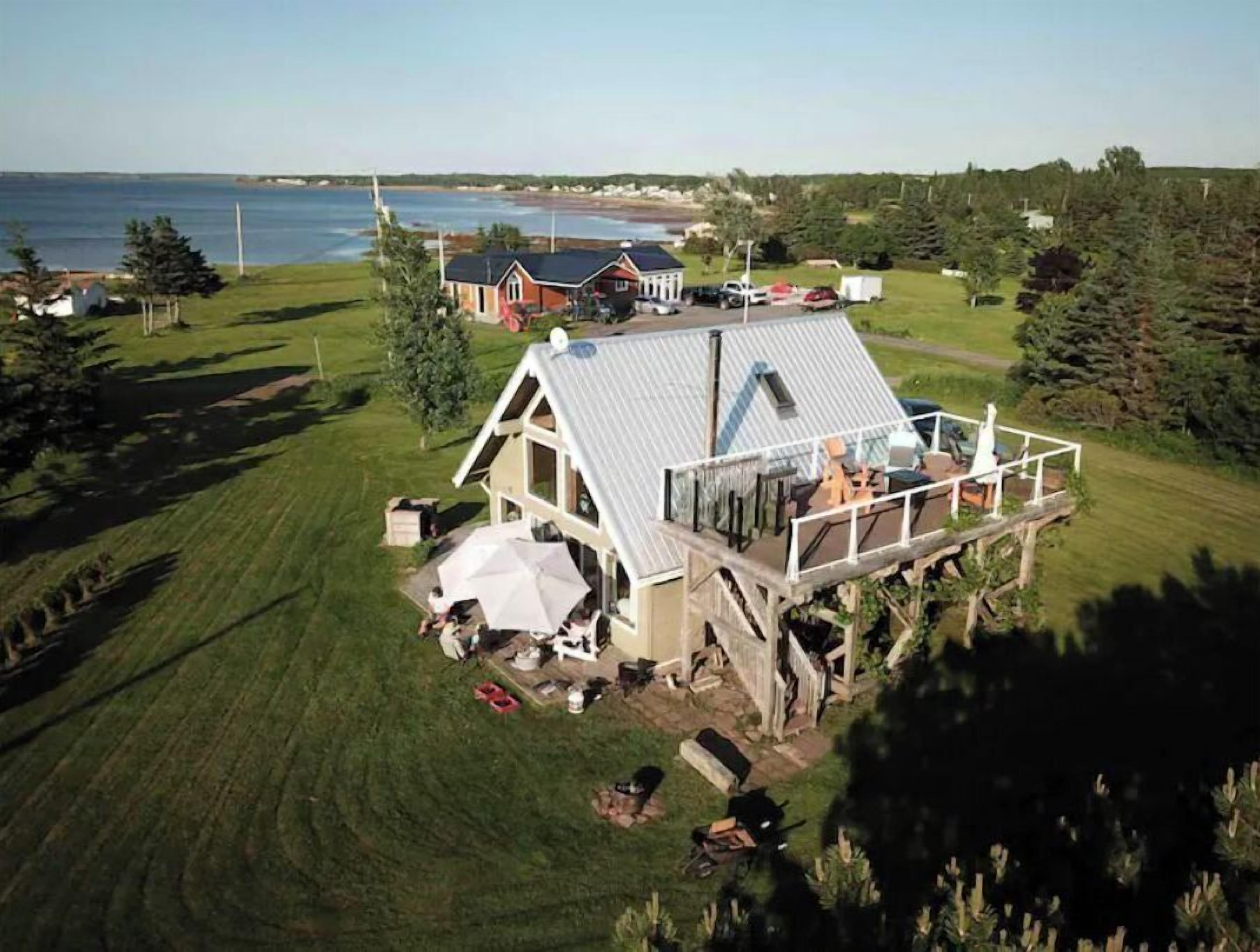 Rushton's beach in background
