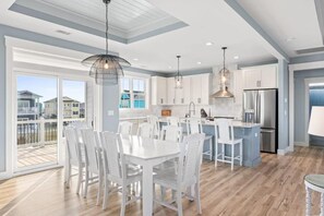 Refrigerador, microondas, parrilla de estufa y lavavajillas