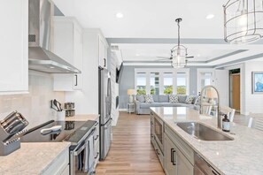 Refrigerador, microondas, parrilla de estufa y lavavajillas