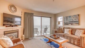 Condo, 2 Queen Beds (Water's Edge #407) | Interior