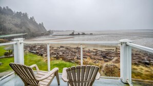 Unclassified image, 4 of 32, button - Water's Edge #407 (Lincoln City)