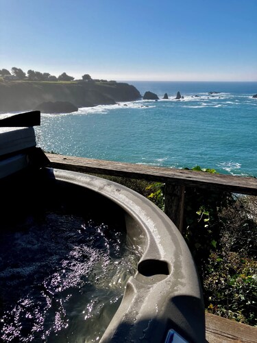 Mendocino Coast Cliffside Cottage - Sea Cloud