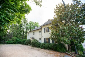Exterior - Thomas Rose Inn (Lewisburg)