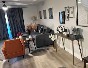 Smart TV - Super Host with great reviews! II Biltmore Gorgeous Luxury Condo (Phoenix)