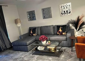 Smart TV - Super Host with great reviews! II Biltmore Gorgeous Luxury Condo (Phoenix)