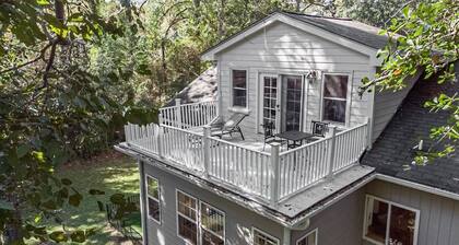 Charming Summerville Cottage