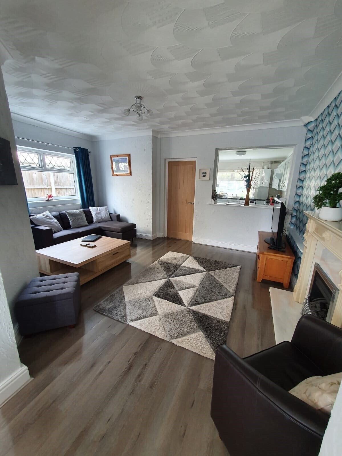 Smart TV, DVD player, books