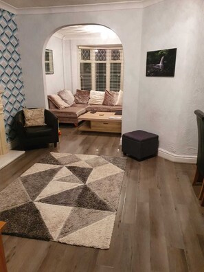 Älytelevisio, DVD-soitin, kirjoja