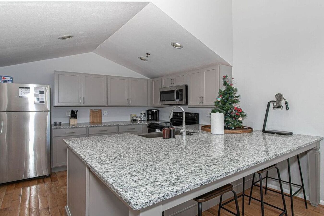 Microondas, horno, parrilla de estufa y lavavajillas 