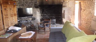 HOUSE in the countryside, 1 km5 from the sea and accepts animals