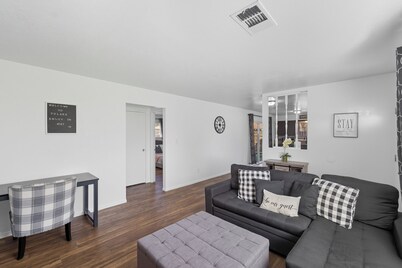 The Cozy Rustic Sequoia Wi-Fi & 2 Garage