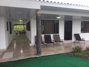 Terrace/patio - Los Angeles country house: Enjoy hiking, biking, rivers and viewpoint :) (Restrepo)