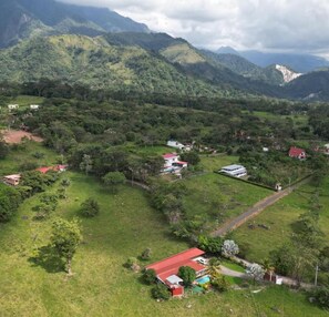 Aerial view - Los Angeles country house: Enjoy hiking, biking, rivers and viewpoint :) (Restrepo)