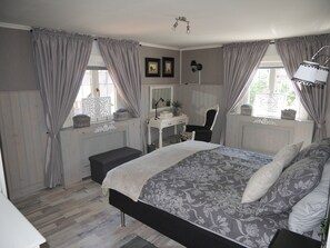 2 bedrooms, in-room safe, iron/ironing board, free WiFi