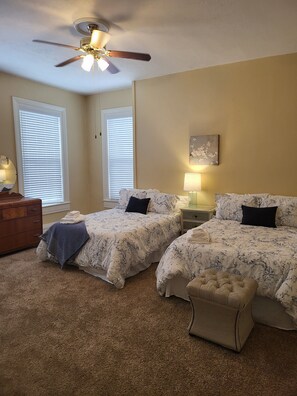 4 bedrooms, iron/ironing board, WiFi, bed sheets