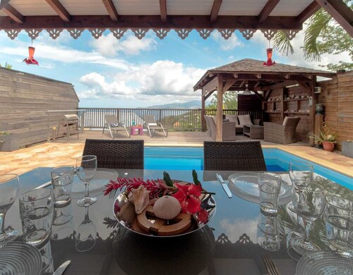 BEL'O... LOVELY VILLA WITH SEA VIEW, SWIMMING POOL AND CARBET.