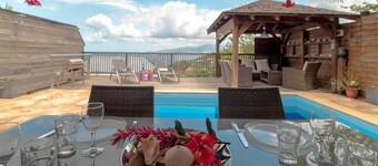 BEL’O... ADORABLE VILLA AVEC VUE MER, PISCINE ET CARBET.