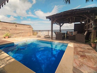 BEL'O... LOVELY VILLA WITH SEA VIEW, SWIMMING POOL AND CARBET.