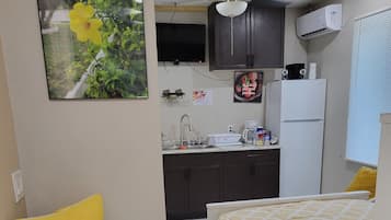 1 habitación, tabla de planchar con plancha, wifi gratis y ropa de cama