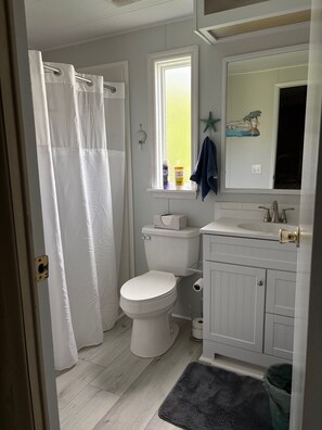 Shower, hair dryer, towels, soap - Sunshine and Relax! (Zephyr Hill)