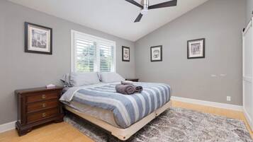 3 bedrooms, desk, iron/ironing board, travel crib