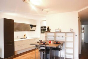 Fridge, microwave, oven, stovetop - T3 hypercentre, free parking with balcony  (Quimper)