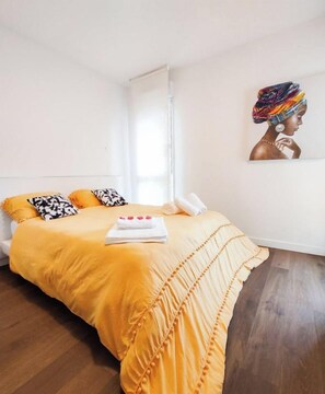 2 bedrooms, desk, iron/ironing board, free WiFi - T3 hypercentre, free parking with balcony  (Quimper)