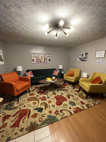 Living area. “our little retro scene” No cleaning fee and no Taxes all include.