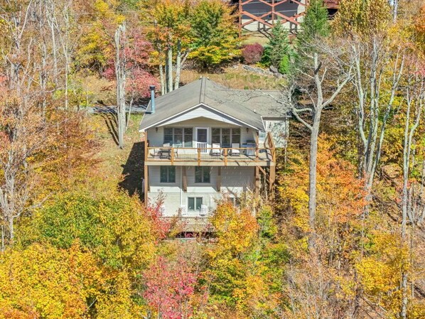 Exterior - SkiView Cabin - 4BR, Cozy and Modern ~ Sleeps 10 (Beech Mountain)