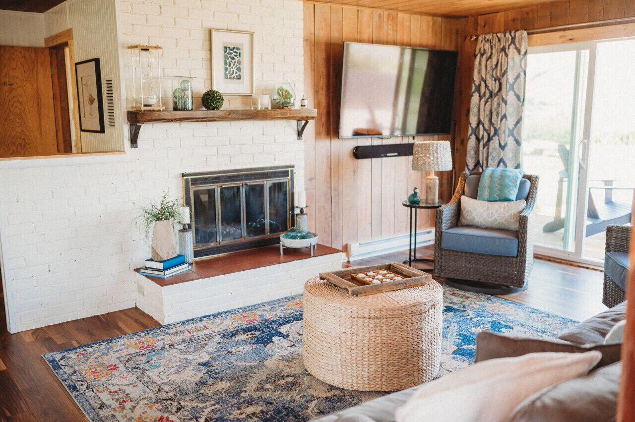 Smart TV, fireplace, stereo