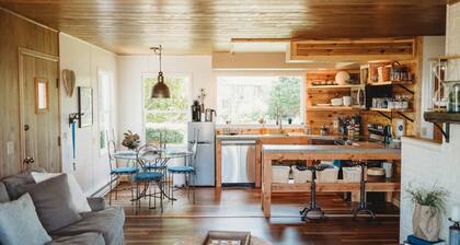 1- Cheerful and cozy water-view cottage